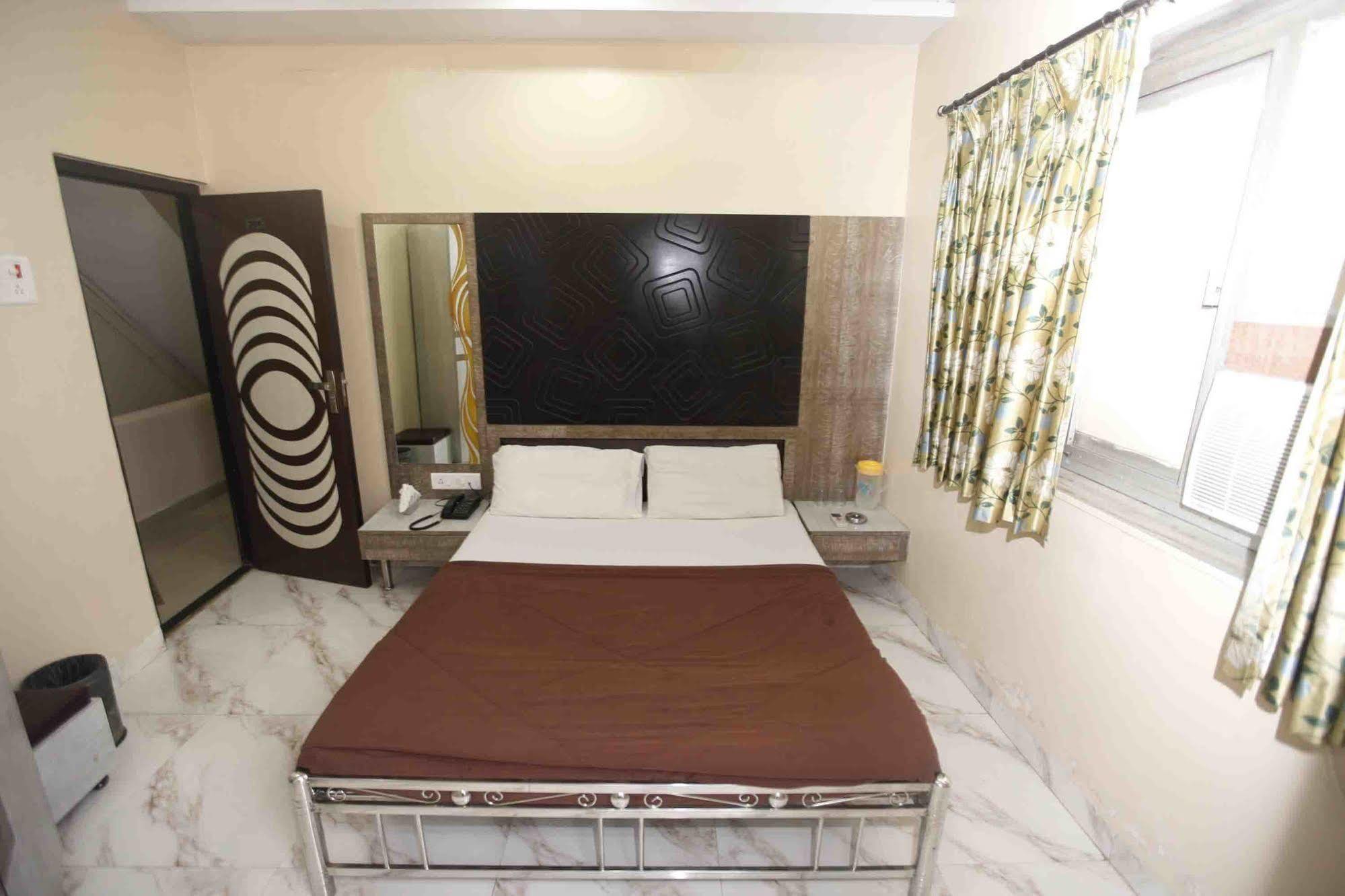 Hotel Al Madina Palace Mumbai  Buitenkant foto