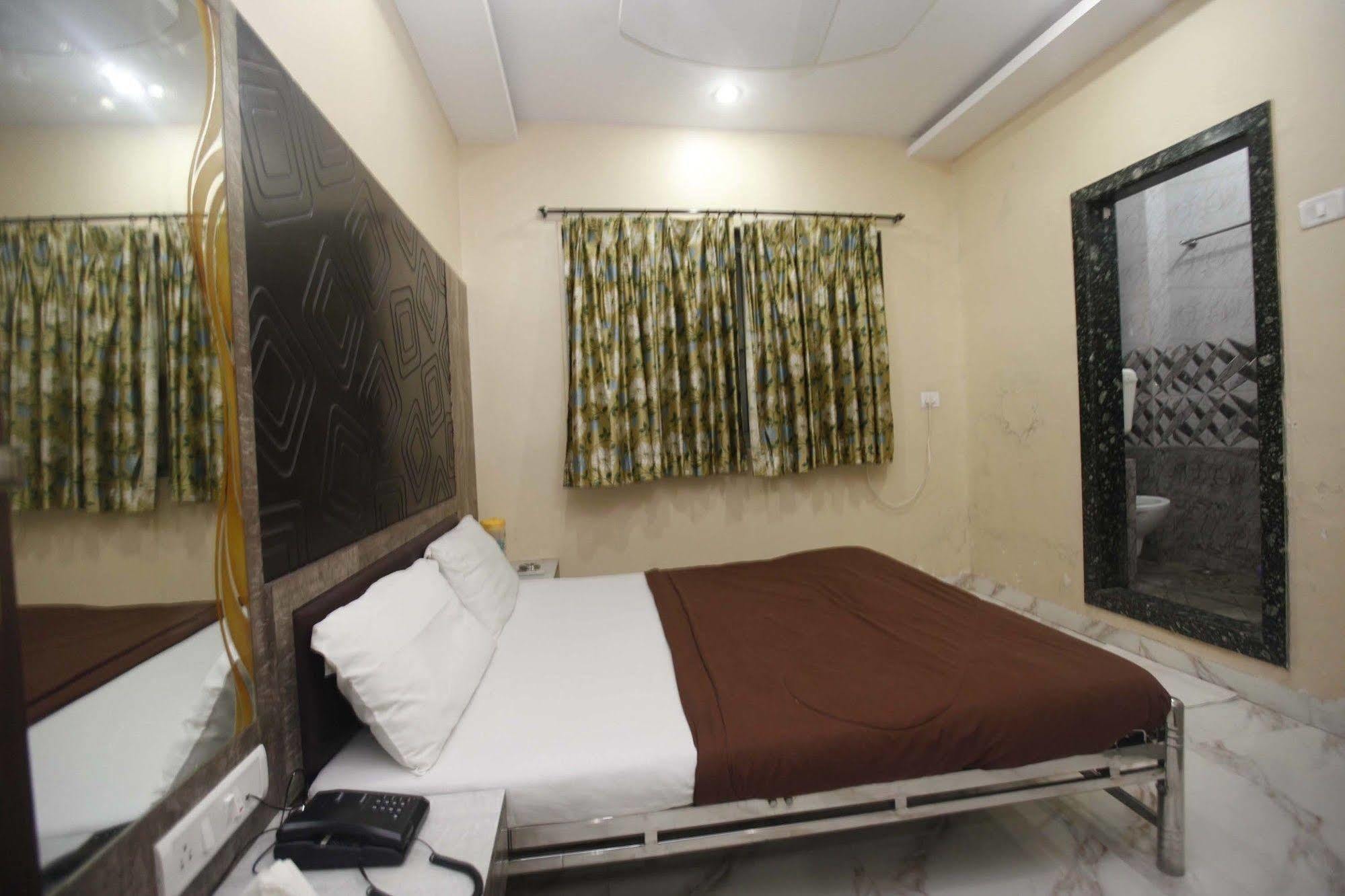 Hotel Al Madina Palace Mumbai  Buitenkant foto