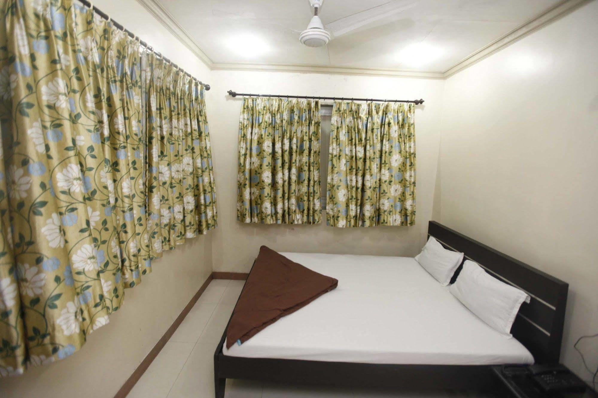 Hotel Al Madina Palace Mumbai  Buitenkant foto